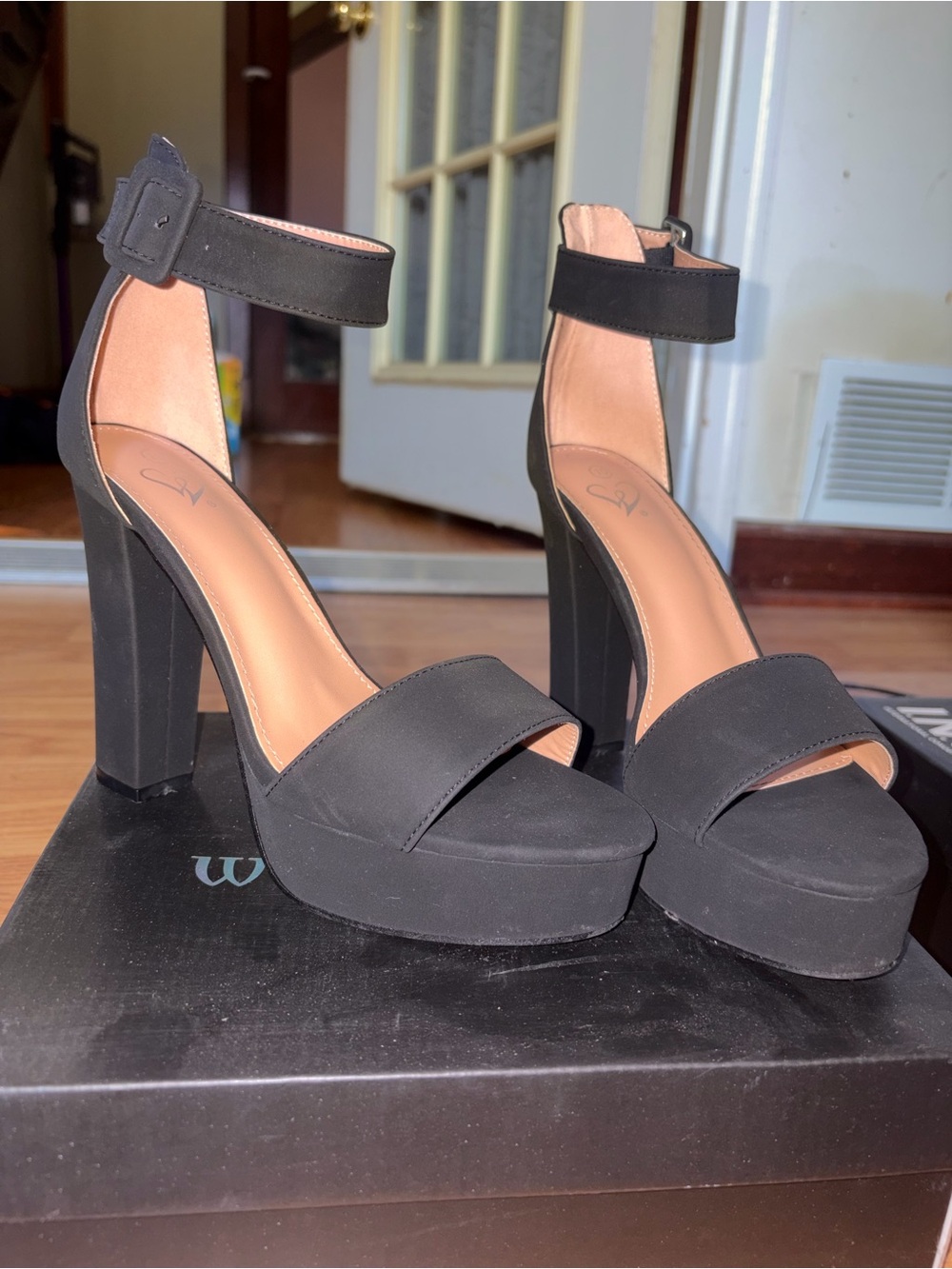 NIB-Windsor Gabby Heels with thick ankle strap